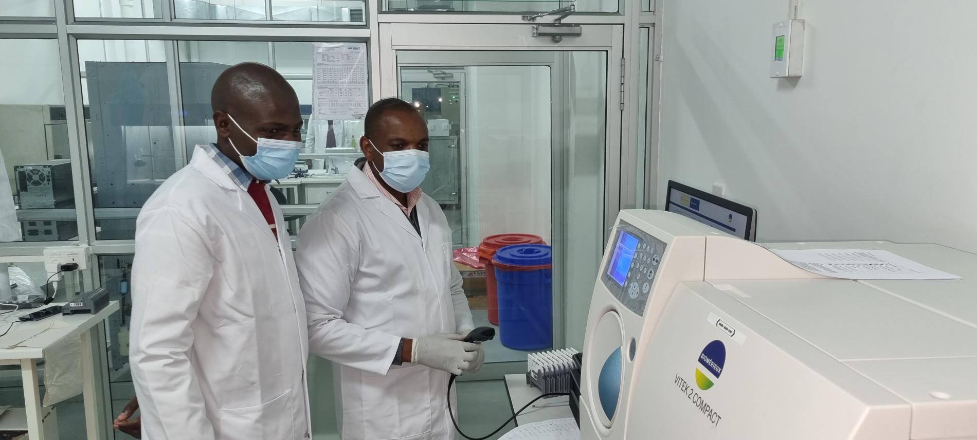 High level of resistant bacteria circulating in the environment, food chain and community A